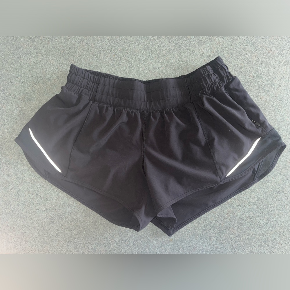 Black LULULEMON HOTTY HOT shorts 2.5” inseam
